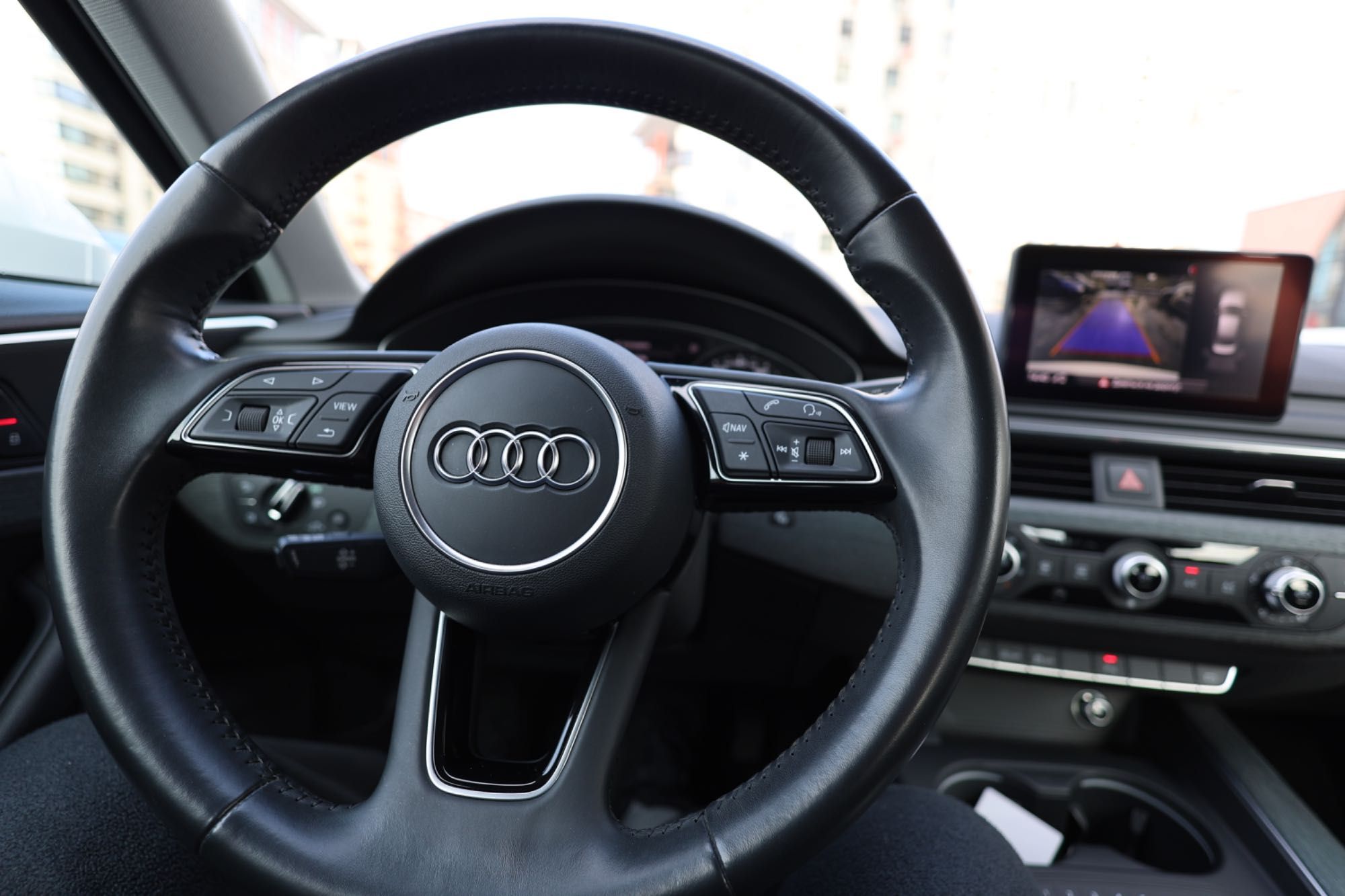 Продаю Audi A4 перша єдина власниця 69000км без дтп