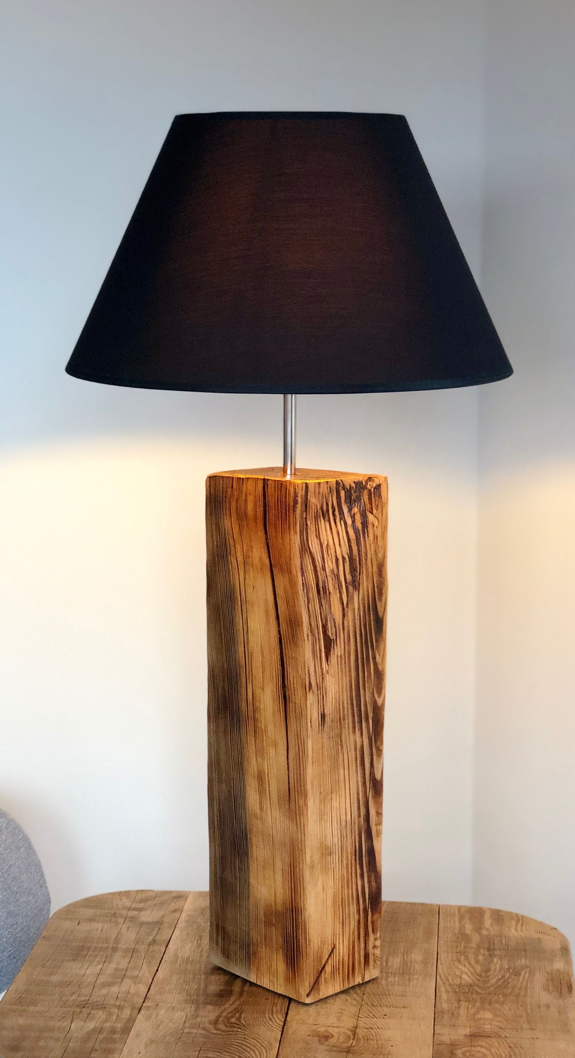 Lampa stojąca w stylu rustykalnym