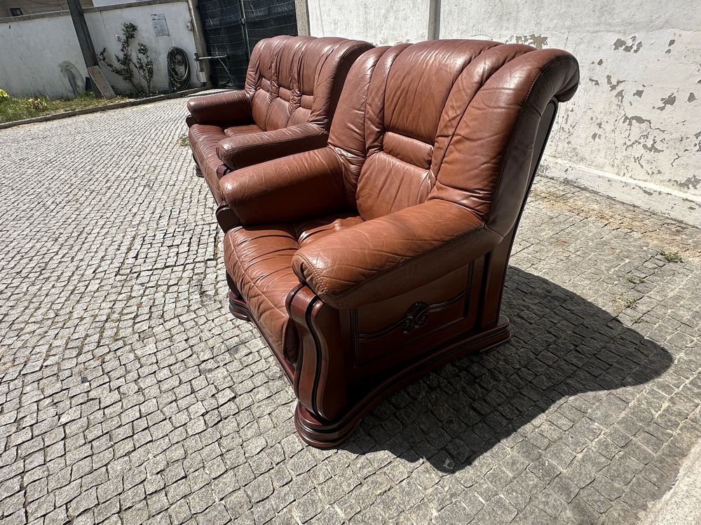 Conjunto sofas madeira macica e pele natural