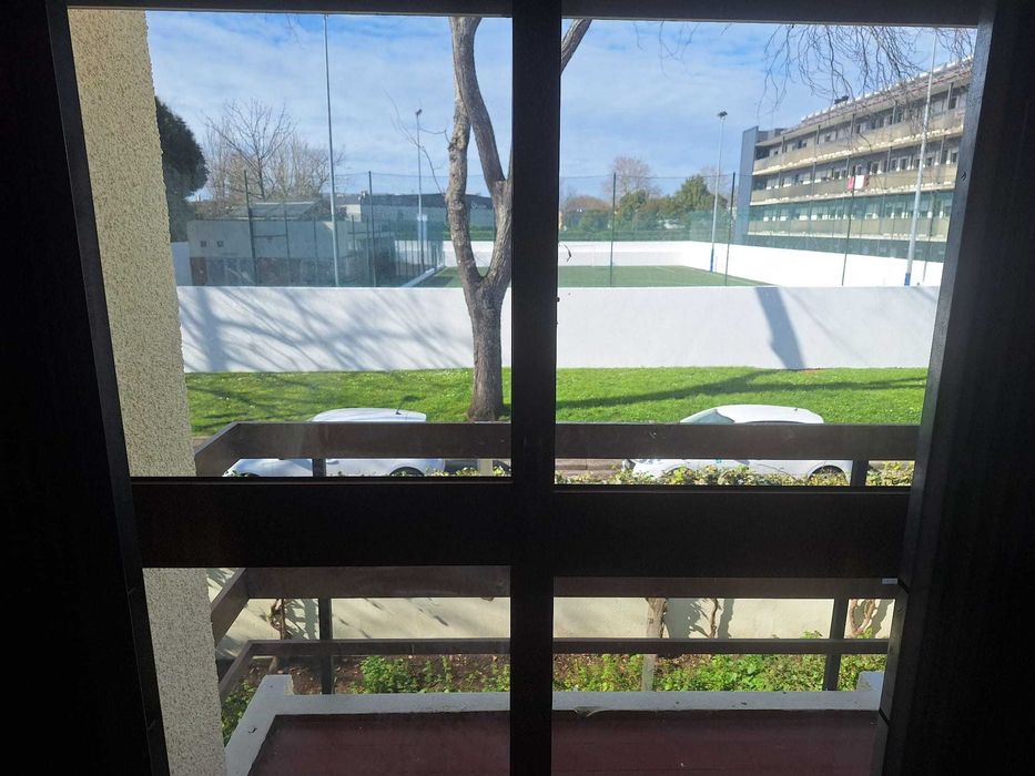 Quartos renovados em moradia perto Norteshopping, boa zona