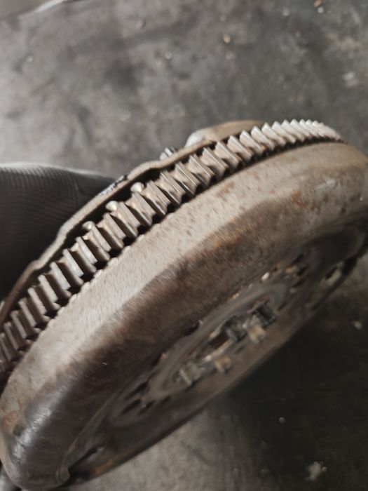 Sprzęgło bxe koło dwumasowe dwumas  volkswagen passat B6 Turan golf 5