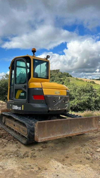 Giratória Volvo 2010 10 Ton de rastos