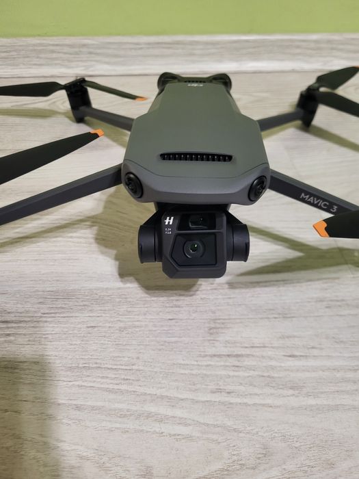 Квадрокоптер дрон DJI Mavic 3