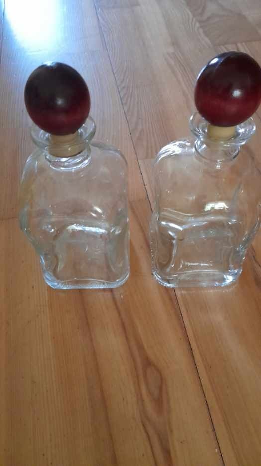 2 butelki ozdobne-karafki poj. 0,75 L