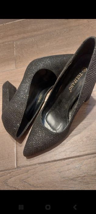 Czarne świecące czółenka