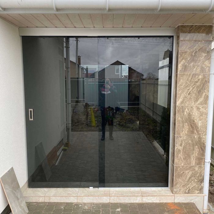 Скляні перегородки для офісів. Скляні двері. Двері з гартованого скла.