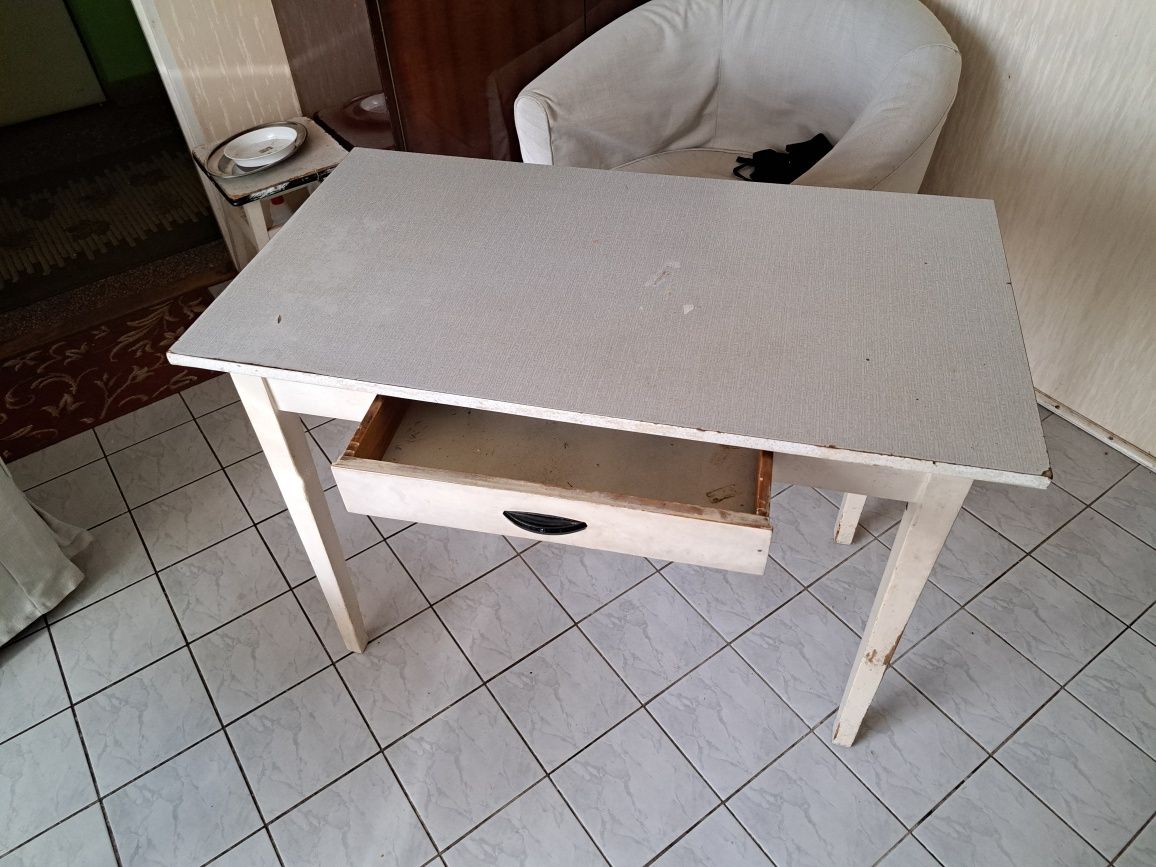 Stół kuchenny z PRL.