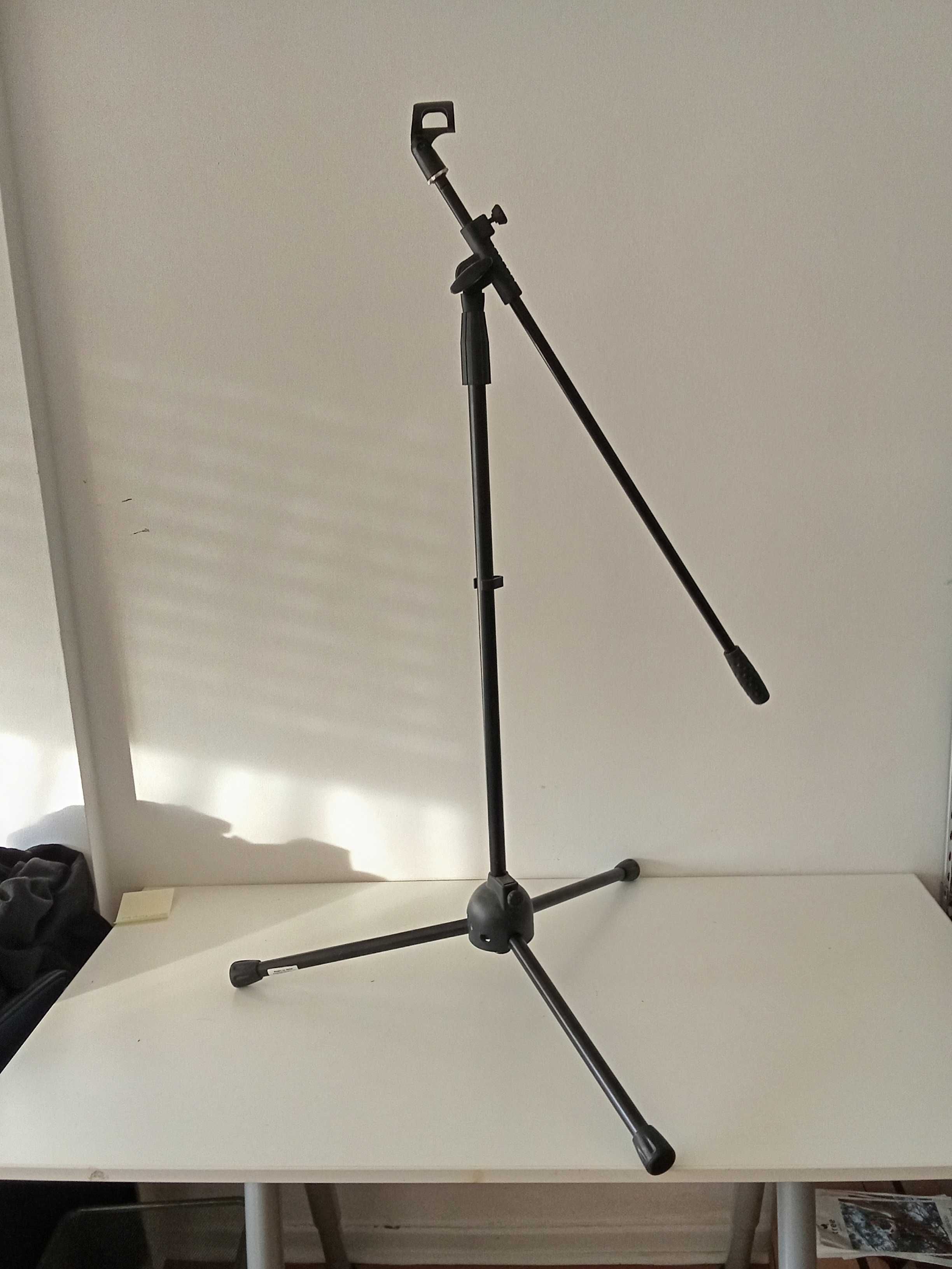 2 Microfones akg e dois suportes