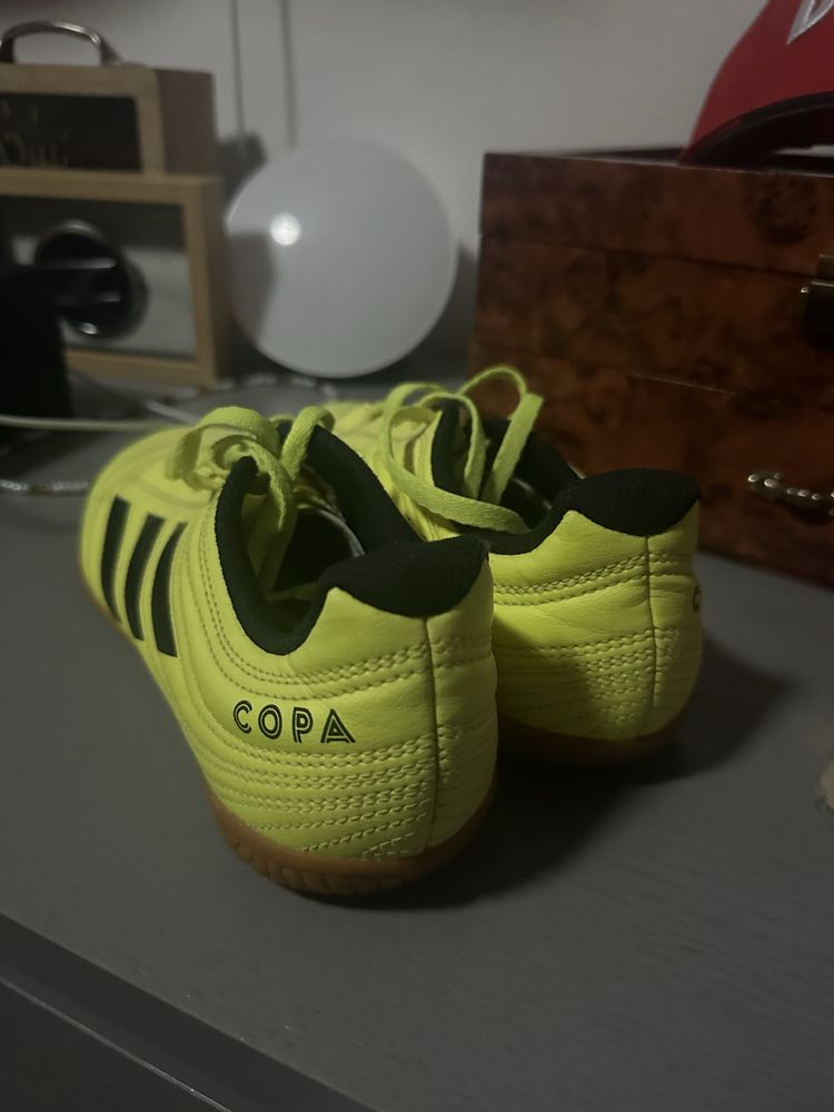 Chuteiras adidas 37