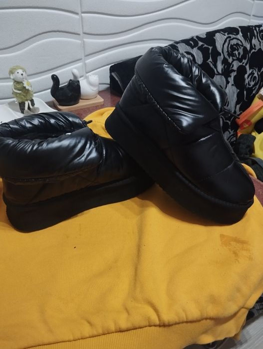 Жіночі зимові уггі