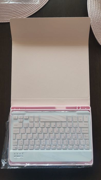 Etui wraz z klawiatura do Samsung Tab A8