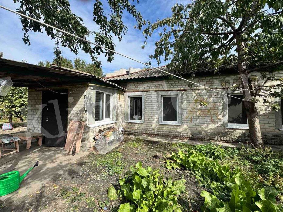 Продається пів будинку в центрі міста
