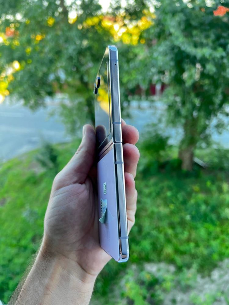 Телефон Samsung GALAXY Z FLIP 5 8/256gb Розбитий екран!