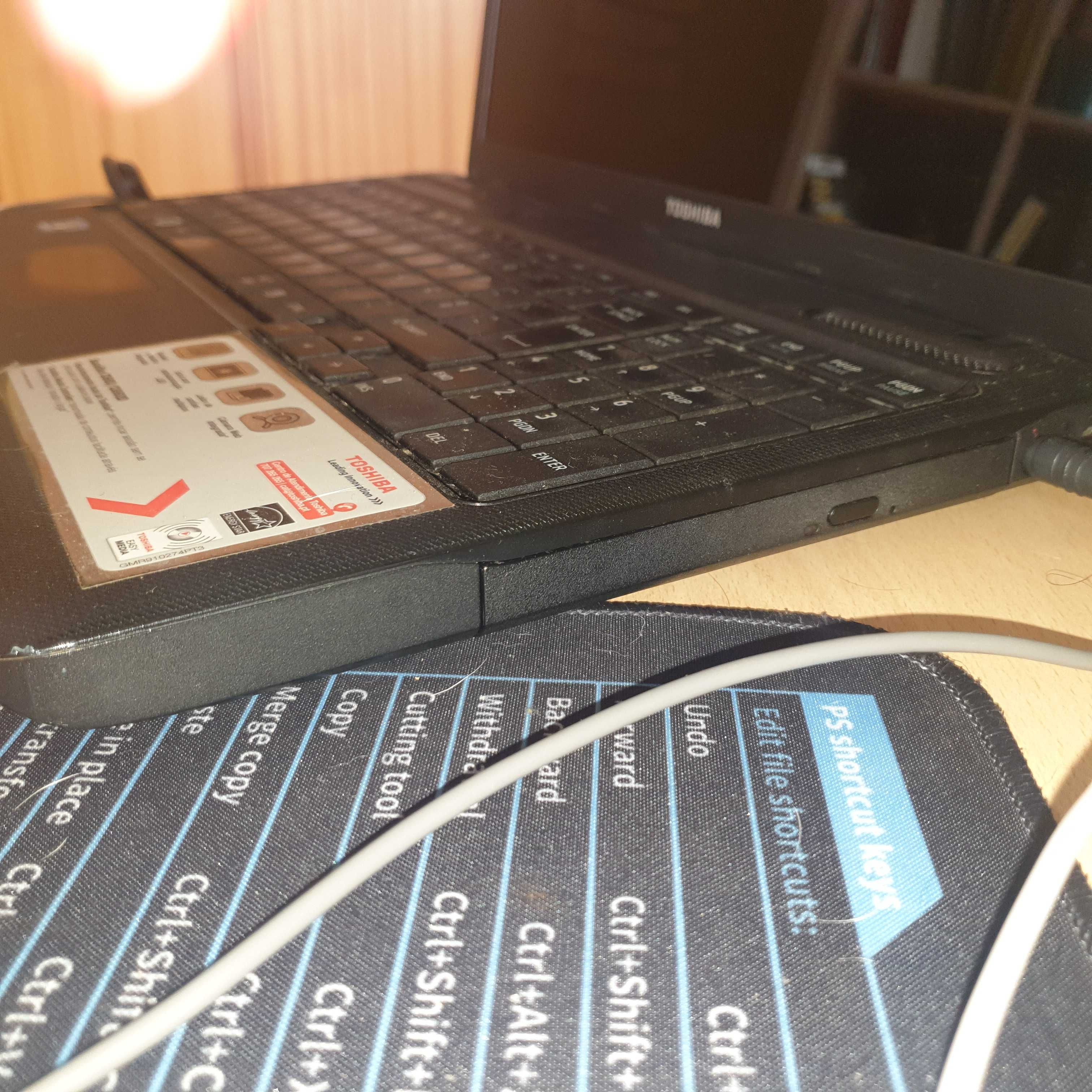 Toshiba Satellite C660D - Vendo 100€ (Incl. Portátil + Rato USB)