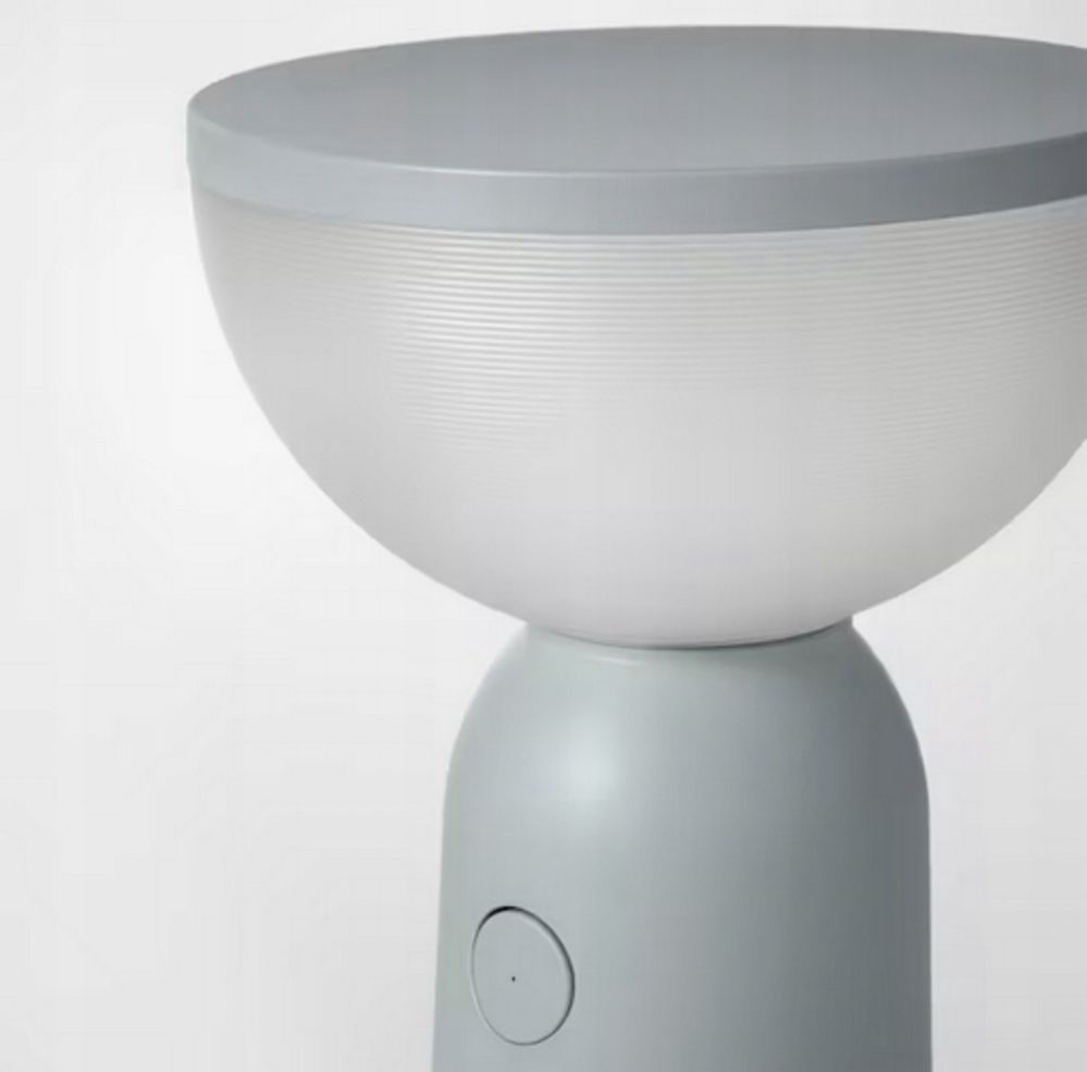 Przenośna lampka ładowarka indukcyjna Bettorp IKEA