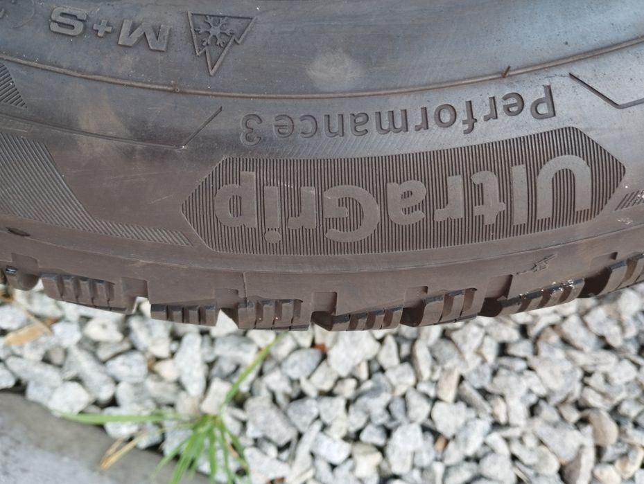 Майже нова зима 245/45/19 Goodyear Ultragrip Tesla S,VW Arteon,Audi A7