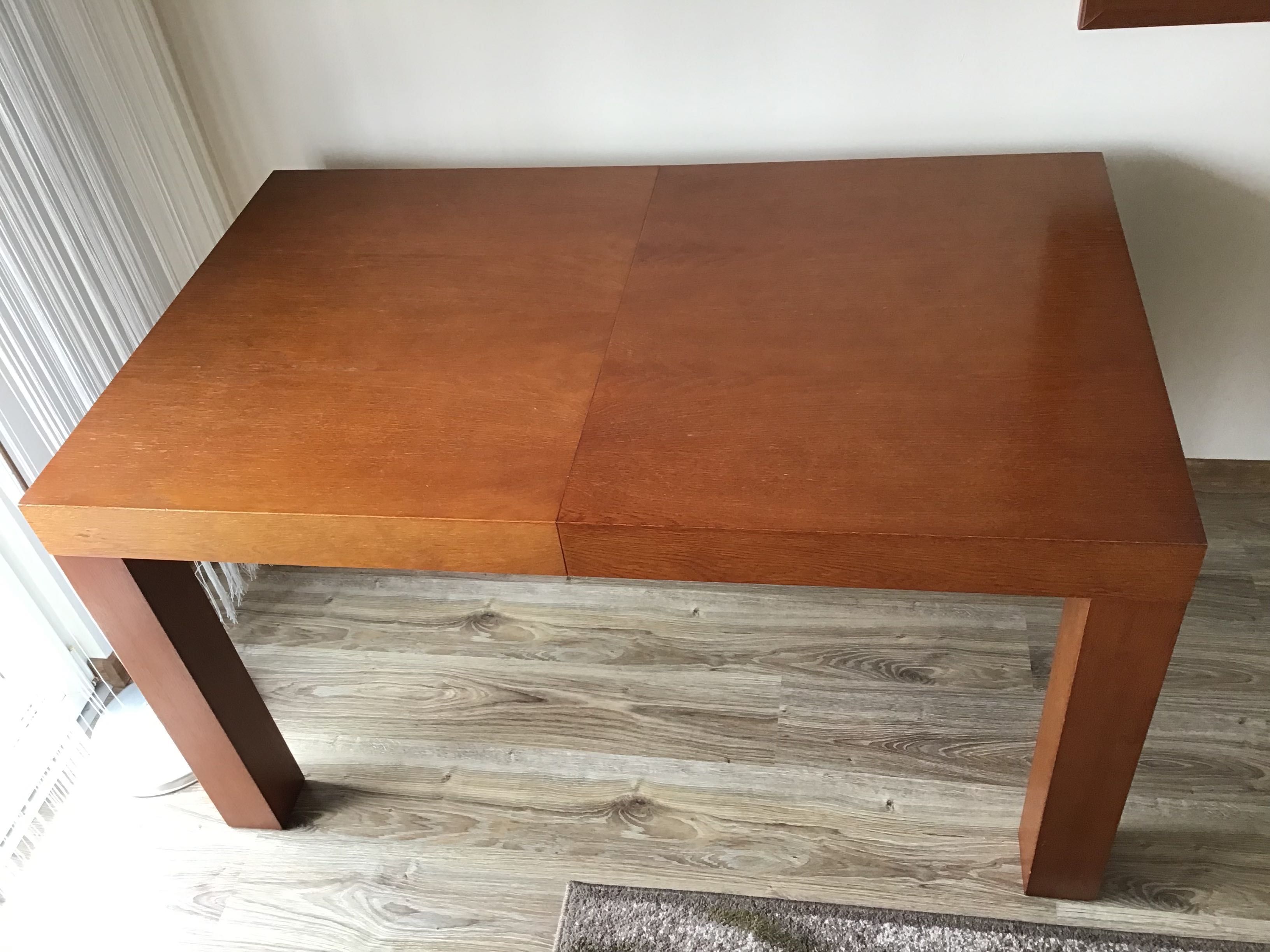 Stół kolor orzech 140 x 85 rozkładany