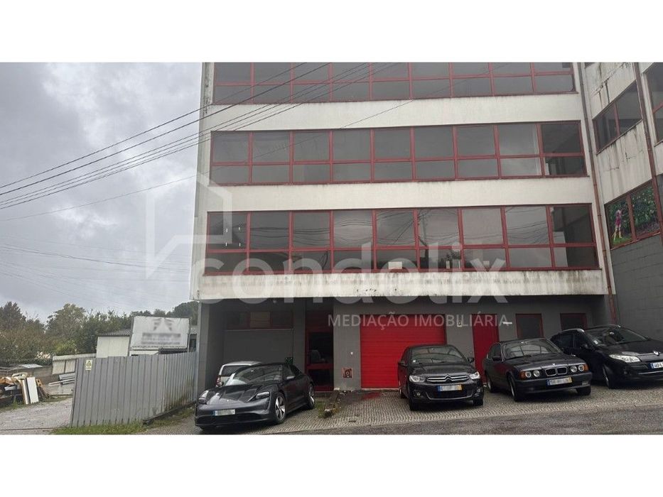 Prédio multifuncional para venda em Felgueiras
