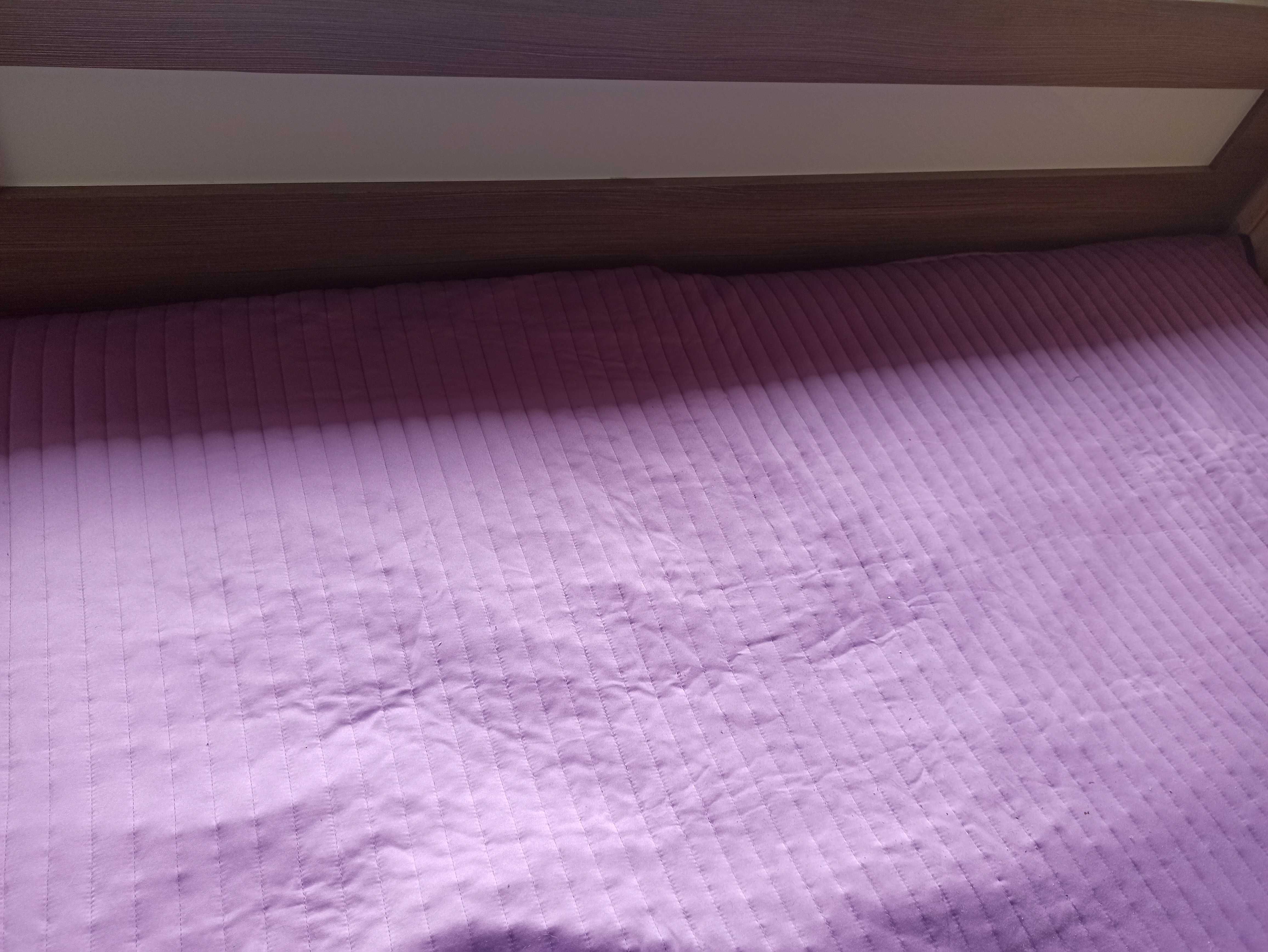 Wykonane przez stolarza łóżko