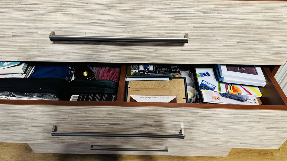 Дуже вмістимий міцний комод в чудовому стані