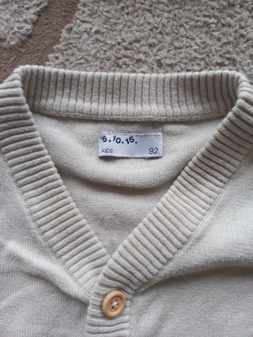Sweterek kremowy 5.10.15 rozmiar 92