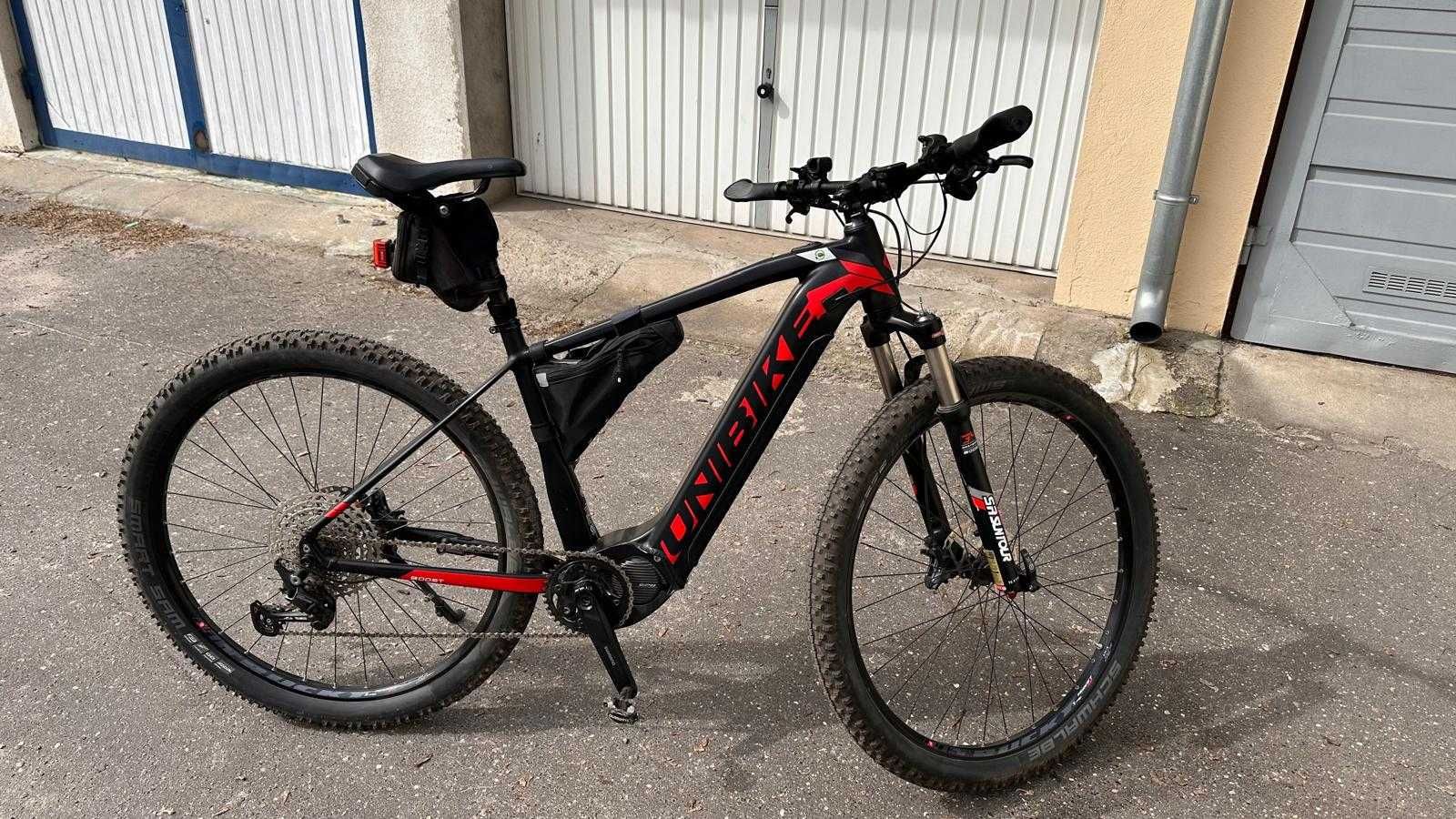 Rower elektryczny UNIBIKE ATOM  CZarno-czerwony rozmiar 19