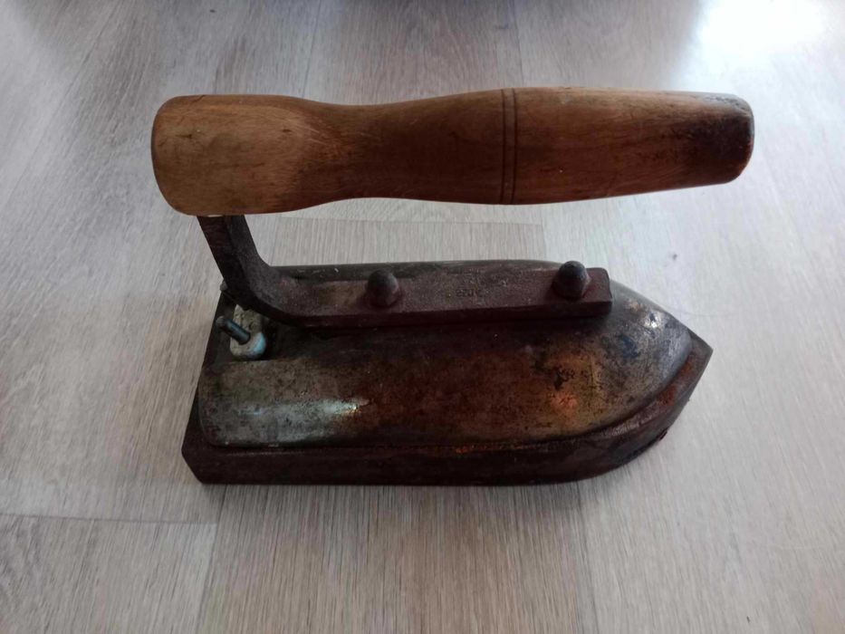 Zabytkowe żelazko krawieckie PRL