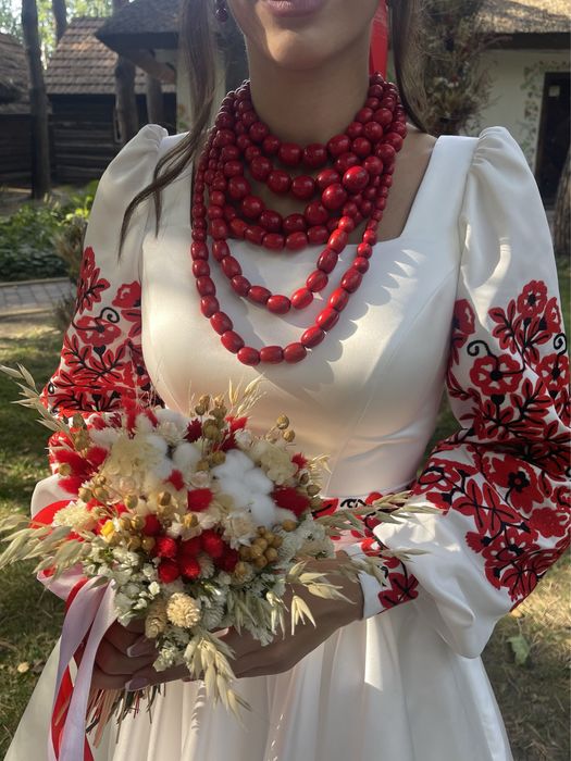 Весільня сукня вишиванка в українському стилі