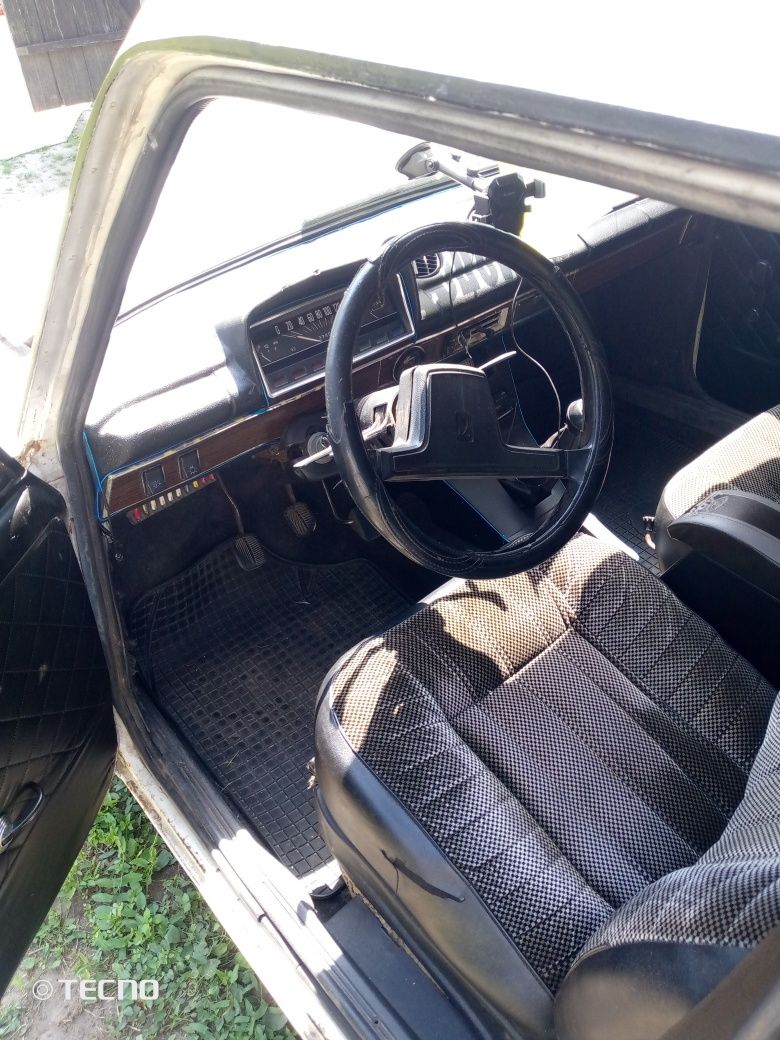Автомобіль ваз 21013