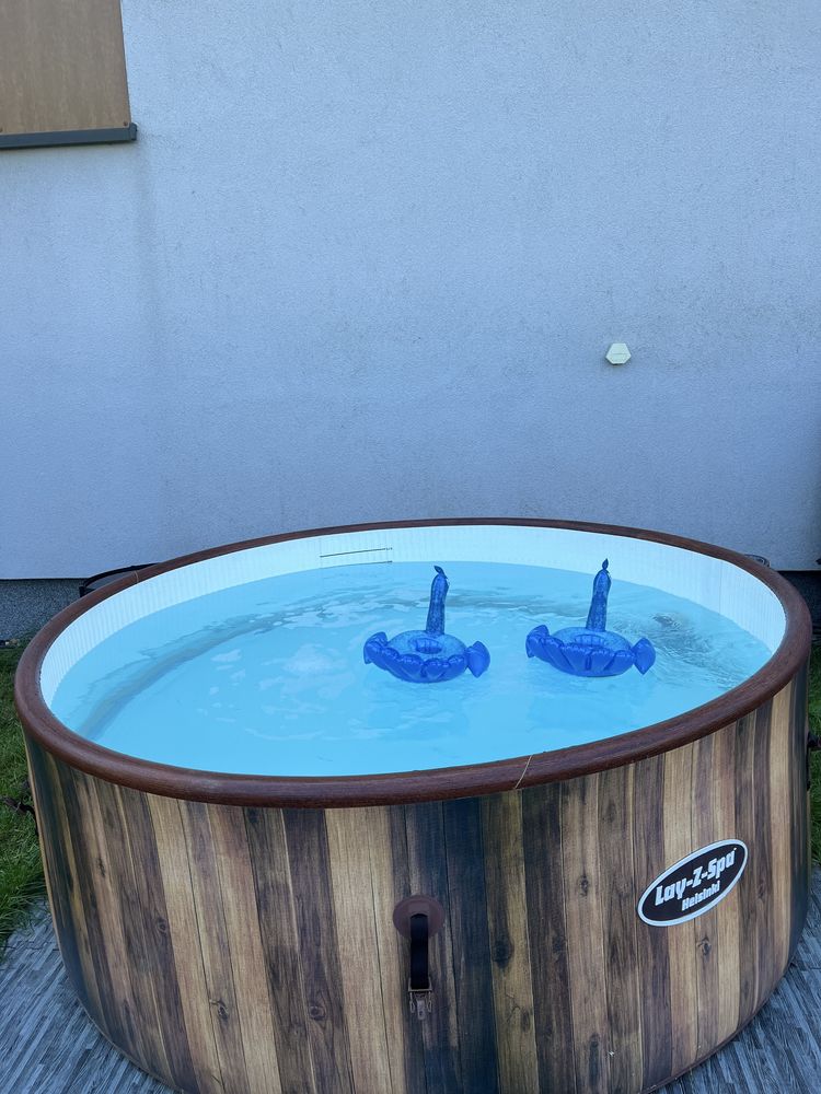 Jacuzzi Helsinki Bestway, lekkie uszkodzenie - patrz opis