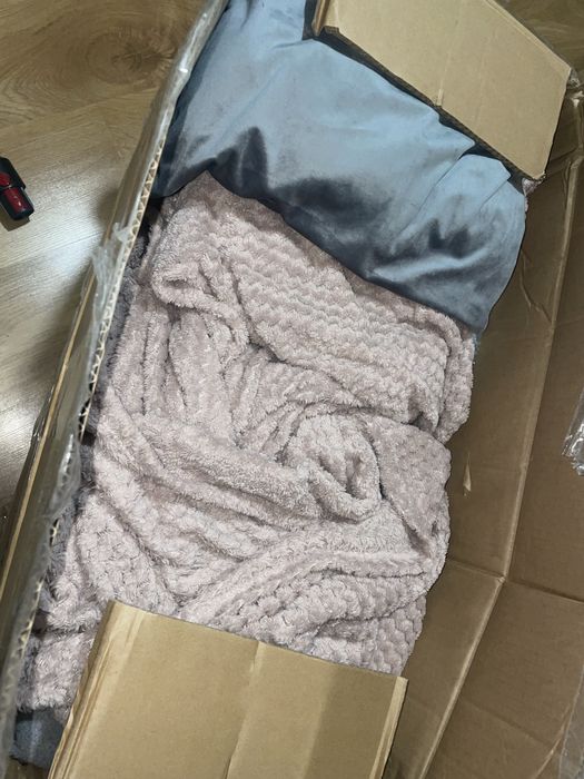 Zestaw kocy i poduszek