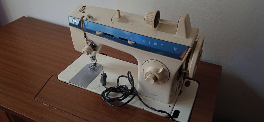 Máquina de Costura Singer (anos 80)