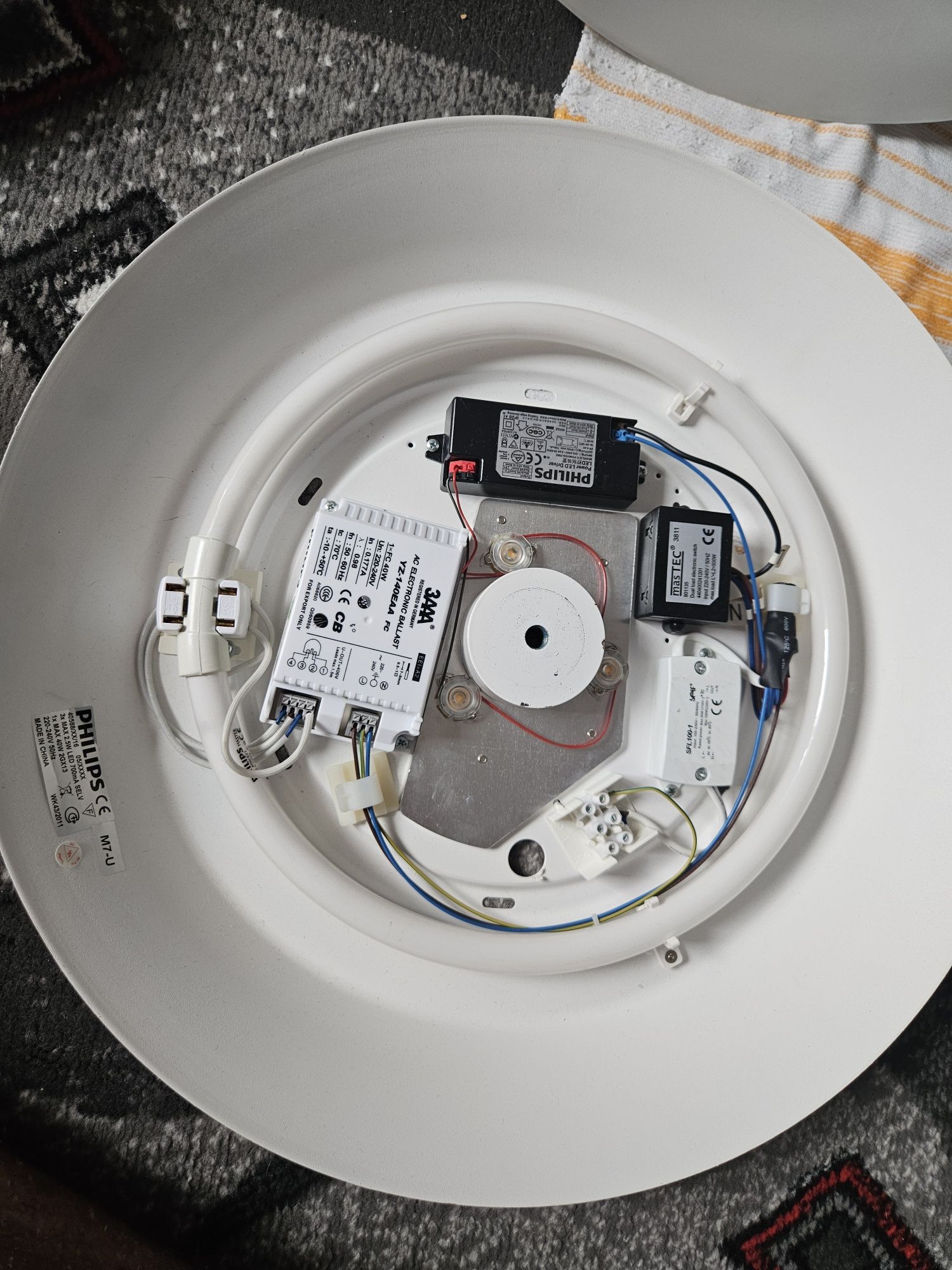 Plafon philips 2 funkcje led i świetlówka  47,6cm