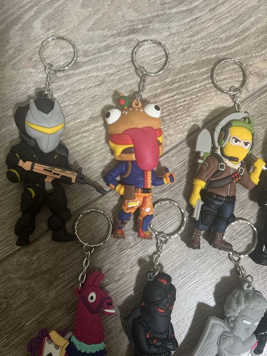 Брелок Fortnite дуже круті брілки