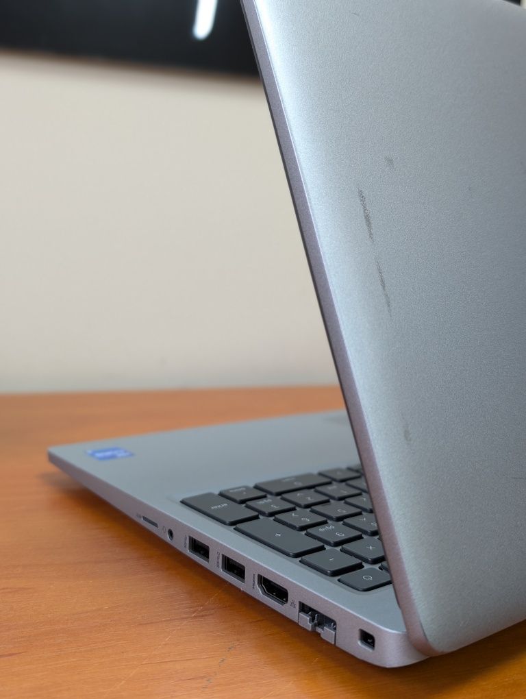 Ноутбук Dell Latitude 5520/i7-1185G7/16/512/15"/FullHD/IPS/ТОП.ГАРНИЙ