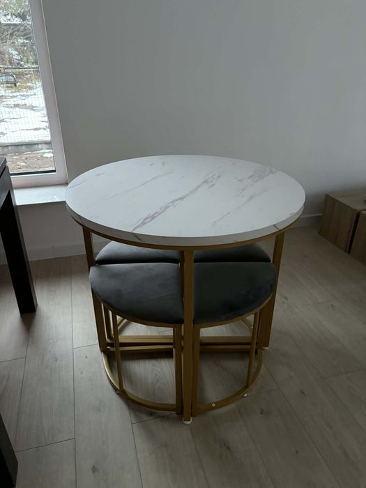 Zestaw stołowy z czterema krzesłami, zestaw jadalny z blatem