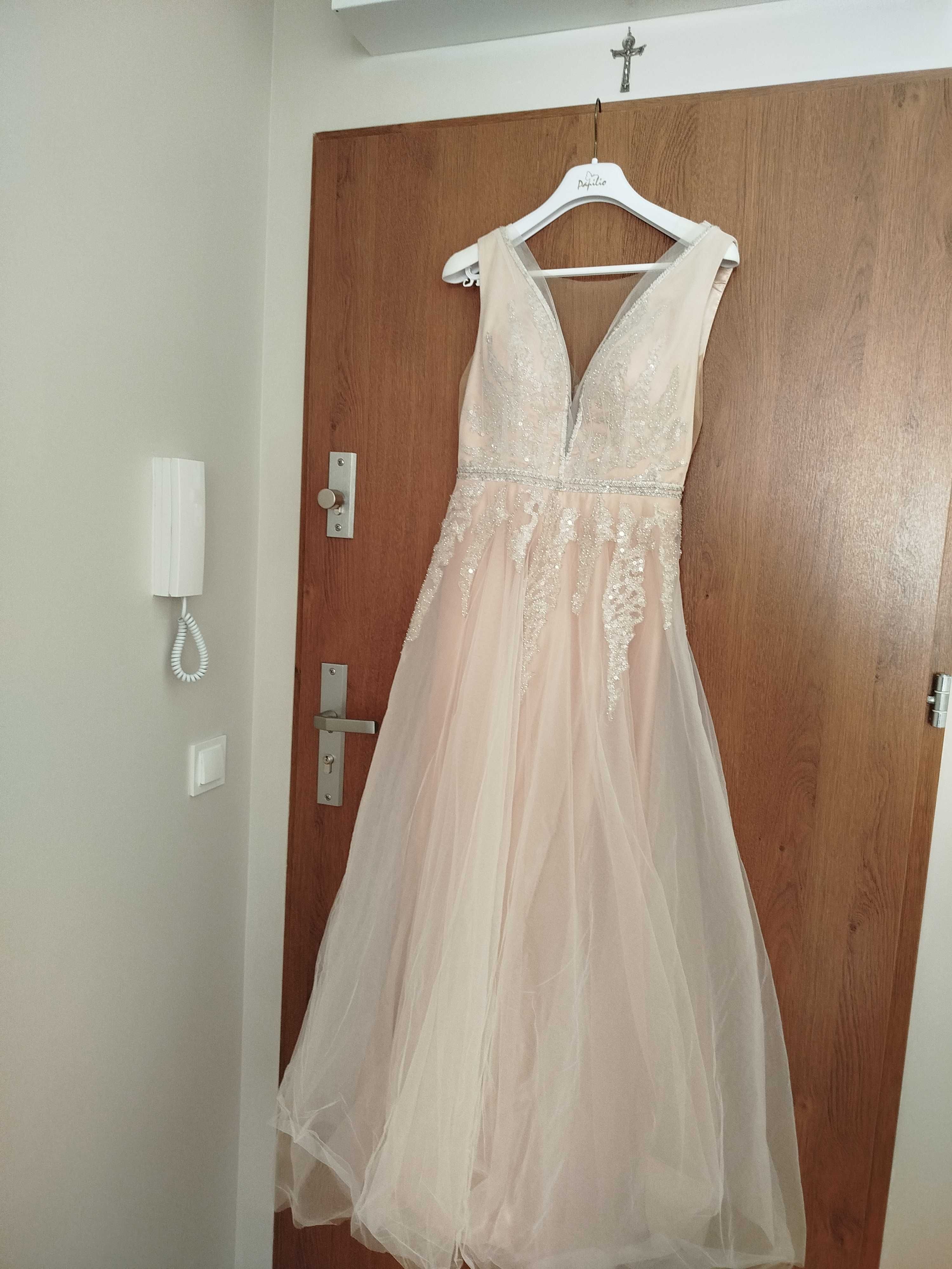 suknia ślubna Papilio 2134 w subtelnym odcieniu brzoskwiowego nude
