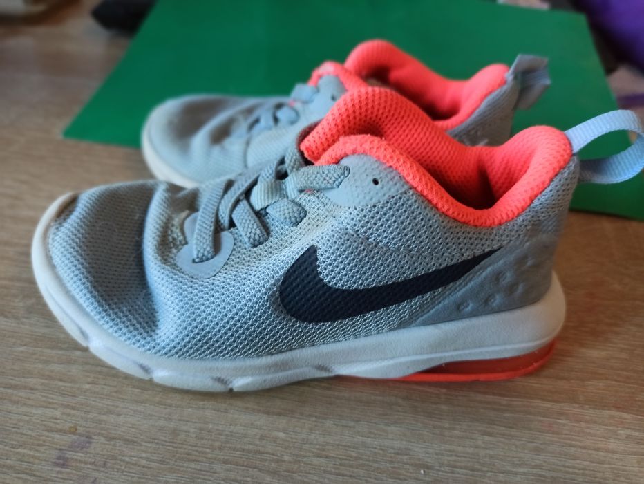 Nike air Кросівки на дівчинку 25 р