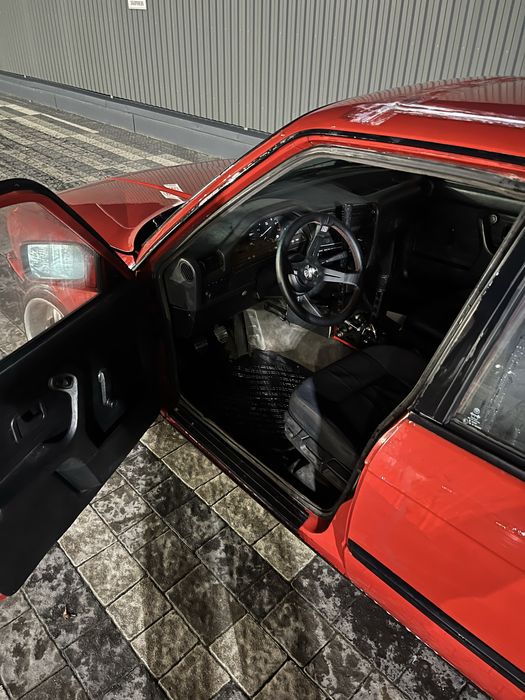 БМВ E30 Бмв 1.6