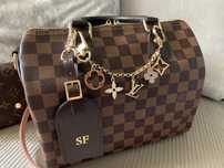 Brelok przywieszka do torebki Louis Vuitton LV