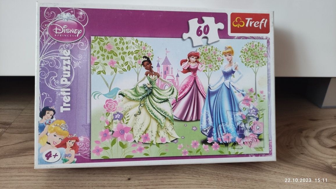 Puzzle Trefl 4+ Disney Spacer po ogrodzie