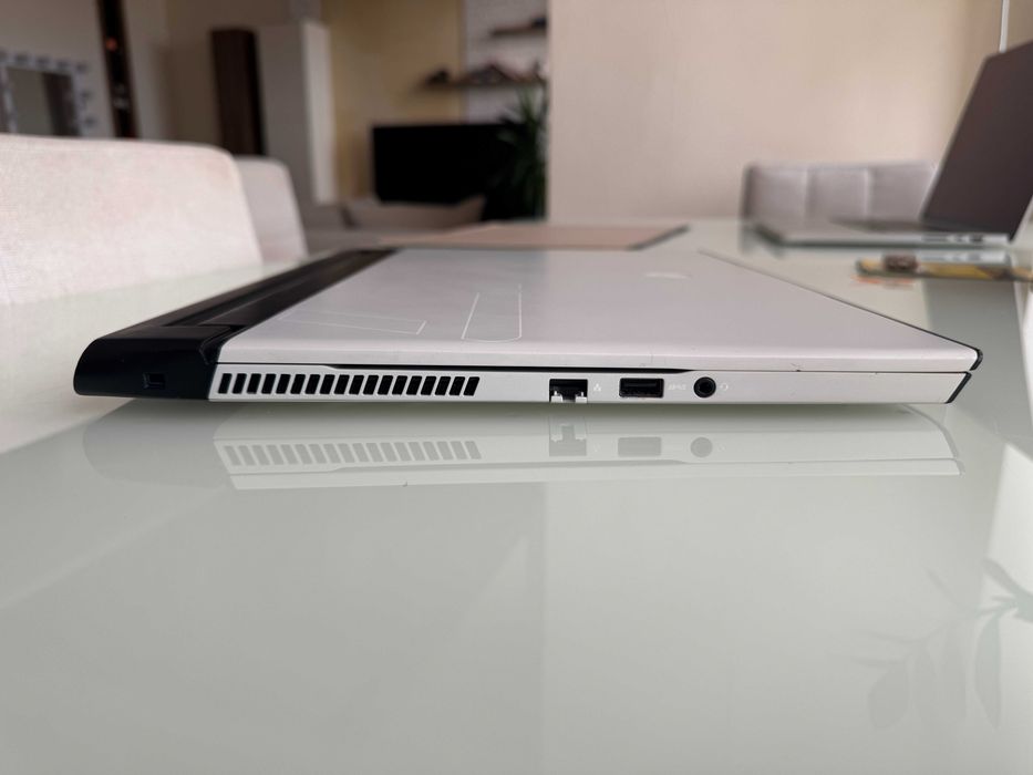 DELL Alienware M17 R2 Intel i7-9750H, RTX 2060, DDR4-16GB, SSD 480 GB
