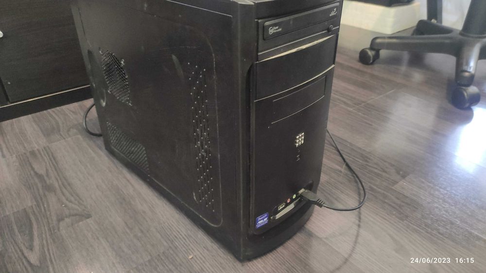 Desktop Asus I7 870 4Gb Ram + monitor + teclado + rato