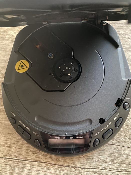 Портативний CD - плеєр Vega Sonik