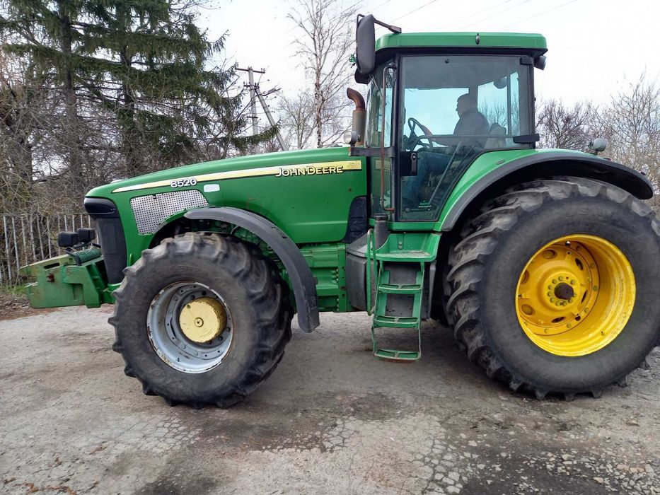 Трактор JOHN DEERE 8520
