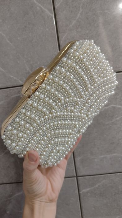 Luksusowa torebka wizytowa z perełkami złote okucia