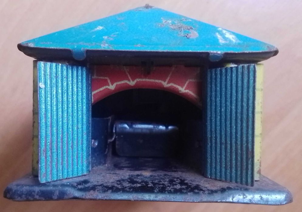 игрушка ссср гараж лмз