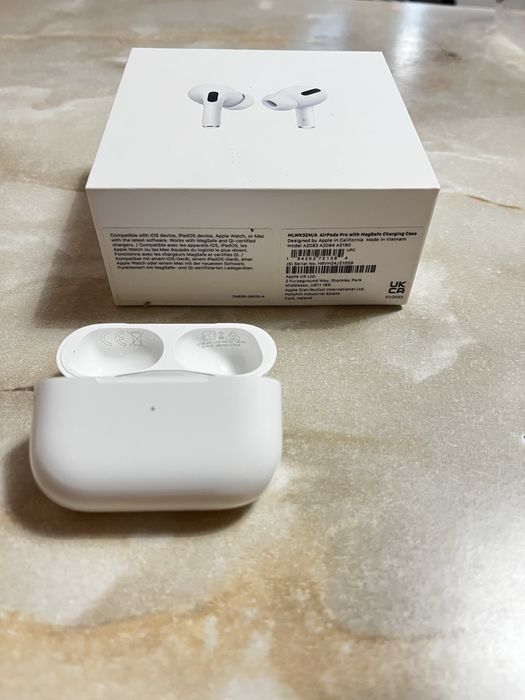 Кейс від навушників AirPods Pro