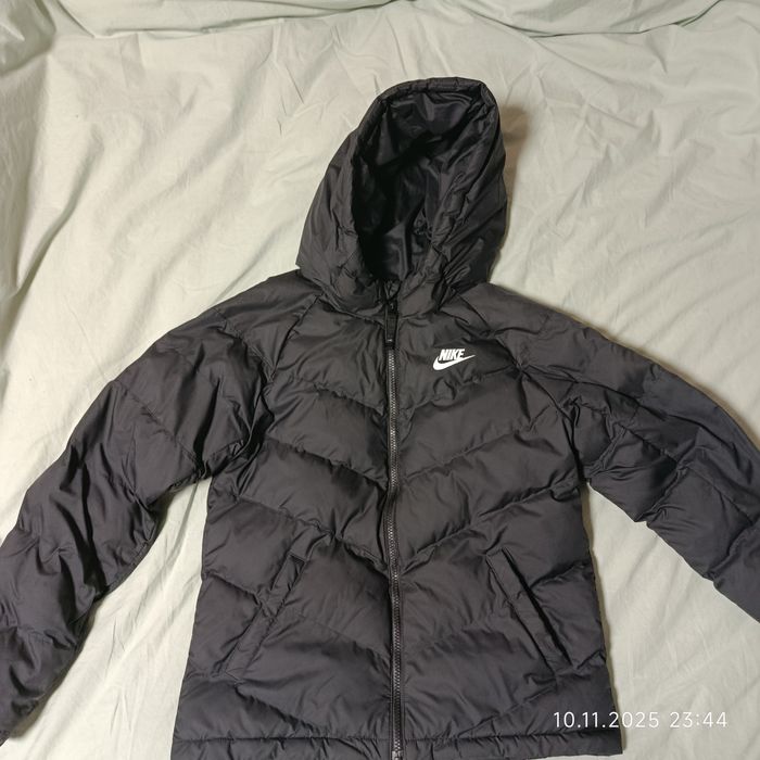 Куртка Nike для дівчини. 147-158