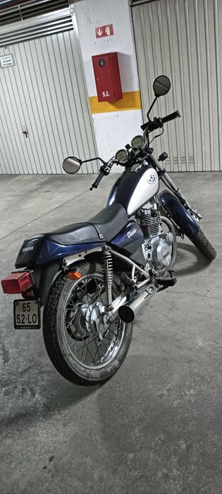 Moto clássica Yamaha SR250